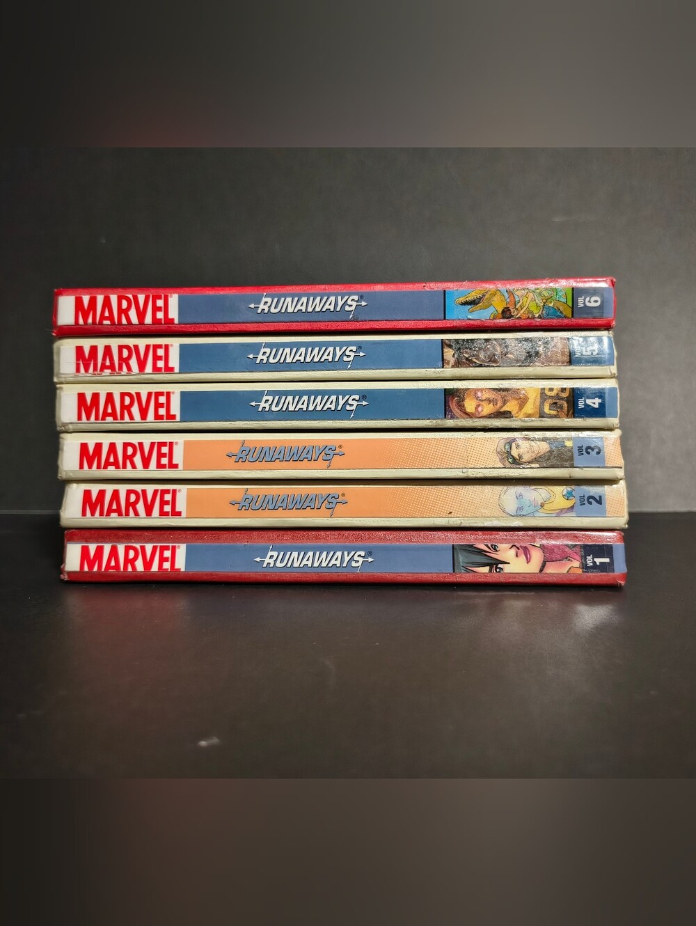 RUNAWAYS 1-6 set MARVEL Comics BRIAN K. VAUGHAN Hardcover